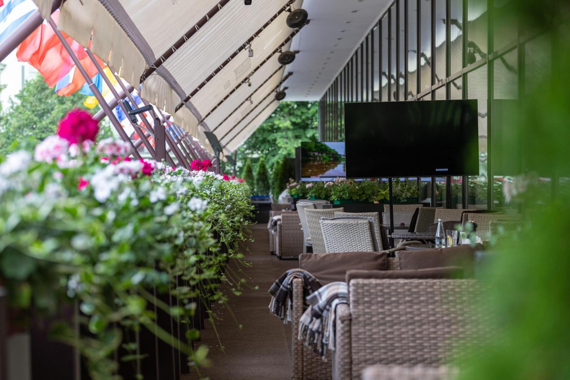 Premier Dnister Otel 4*